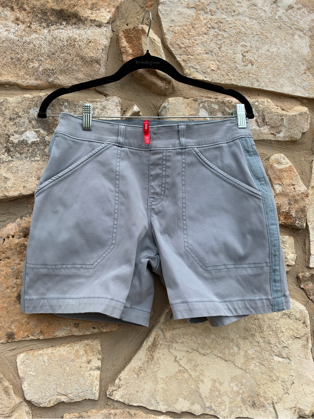 Spanx stretch twill pull-on utility shorts size medium